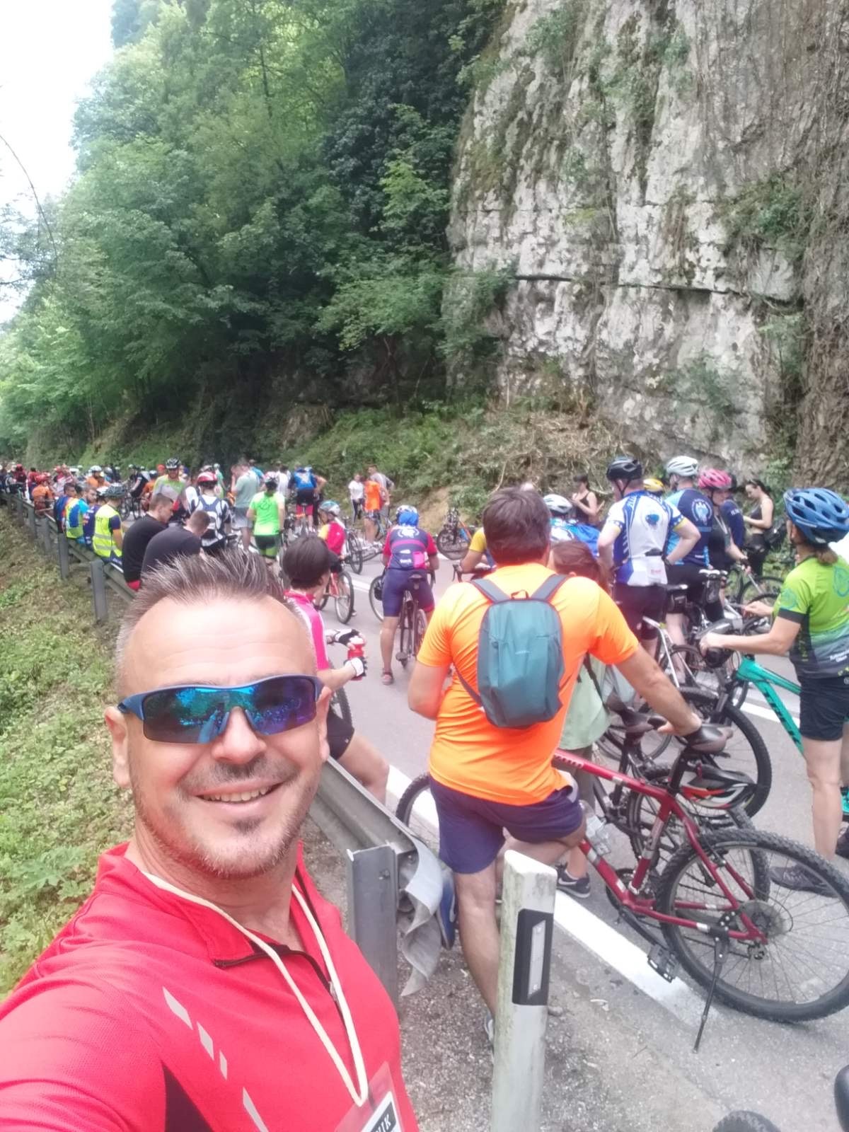 Cycling to Bihać, stopping at Sokolac Fortress, continuing cycling to Japod Islands